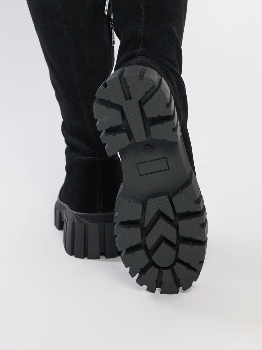 Ботфорты черного цвета на среднем каблуке